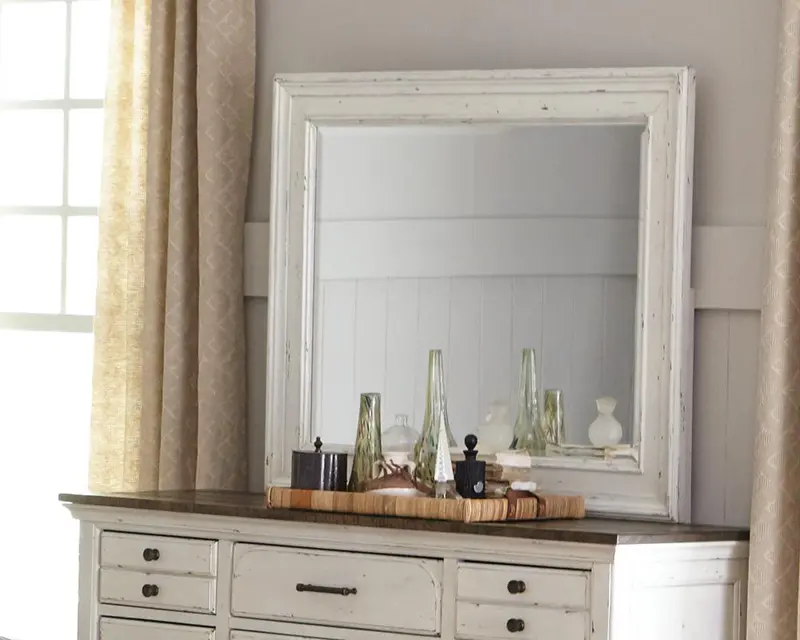Vintage White Traditional Wall-Mounted Mirror 1